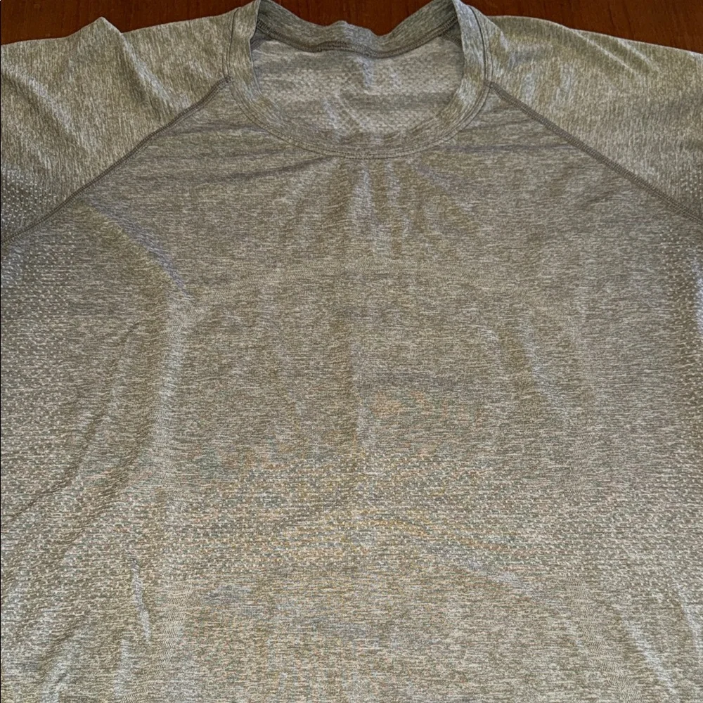 Women’s Lululemon Run Swiftly Short Sleeve Top Stretchy Green Gray EUC Size 14 - Picture 5 of 5